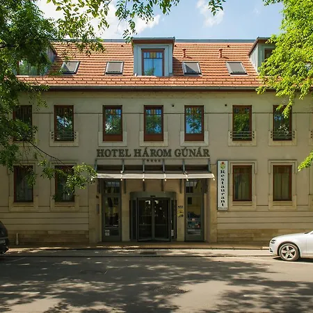 Három Gúnár 3*
